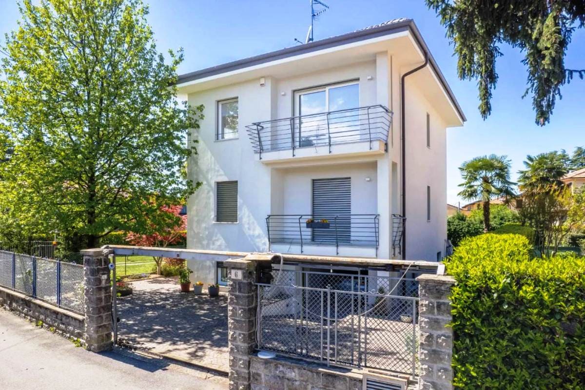 Villa a Varese, Italia, 360 m² - foto 2