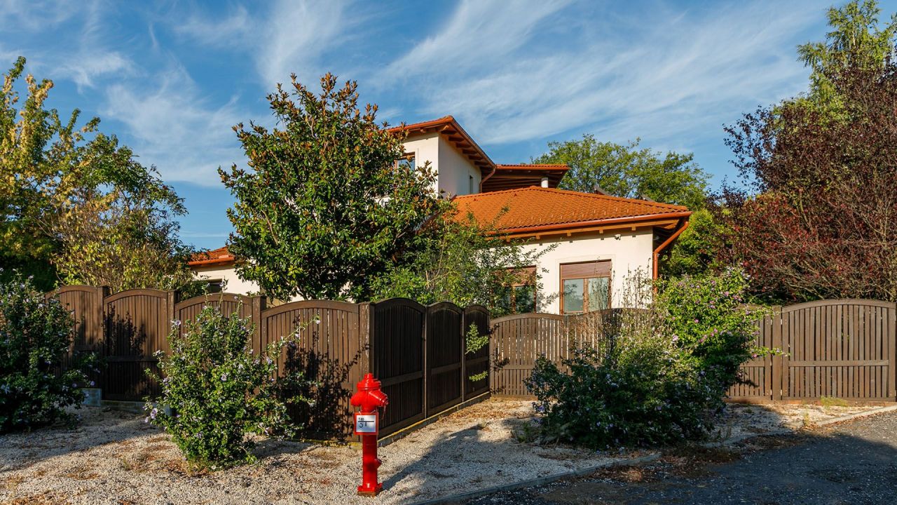 Villa in Gyenesdias, Hungary, 392 m² - picture 2