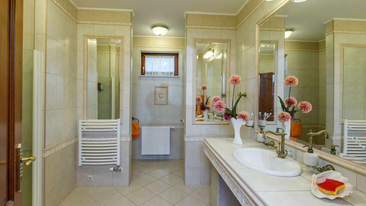 Villa in Gyenesdias, Hungary, 392 m² - picture 10