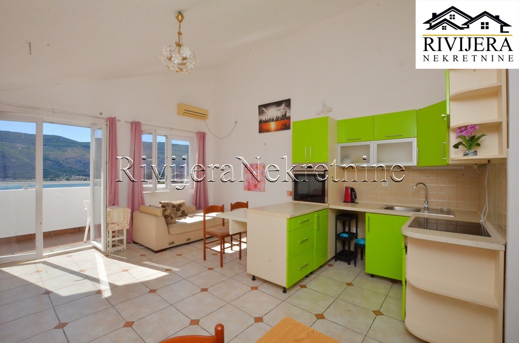 Appartement à Herceg-Novi, Monténégro, 64 m² - image 1
