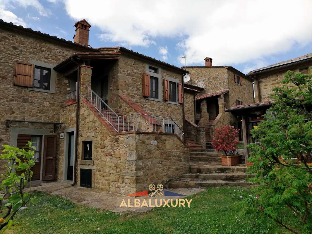 Apartment in Arezzo, Italy, 980 m² - picture 2