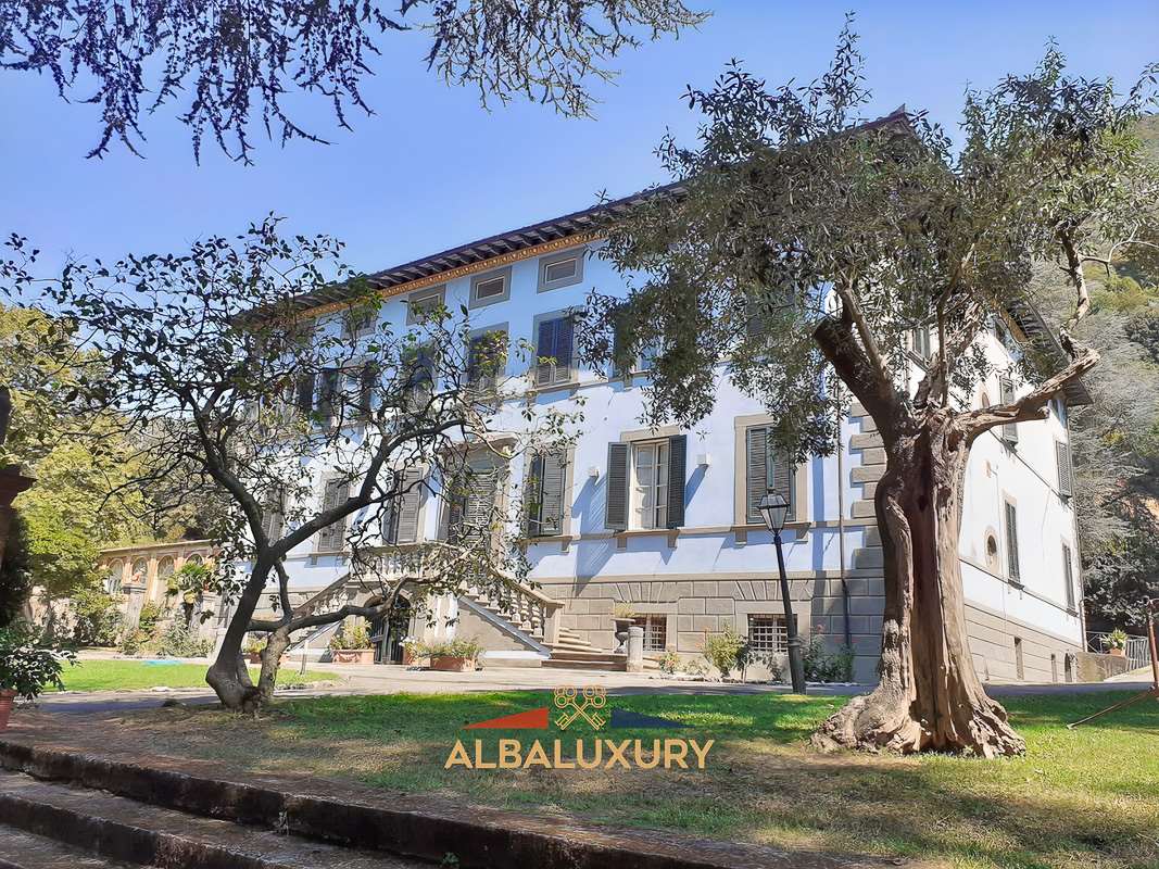 Villa in Camaiore, Italy, 1 800 m² - picture 3