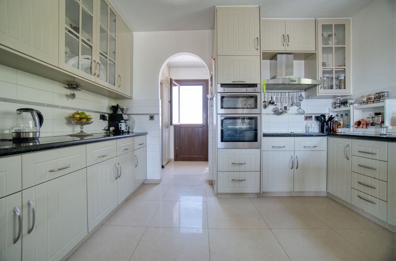 Bungalow in Paphos, Cyprus, 216 m² - picture 16