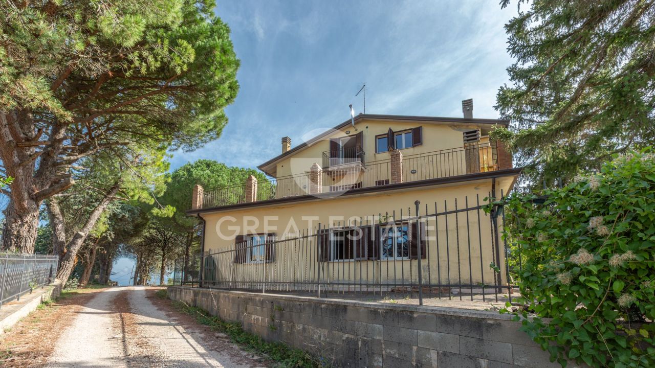 Villa à Bettona, Italie, 412 m² - image 1