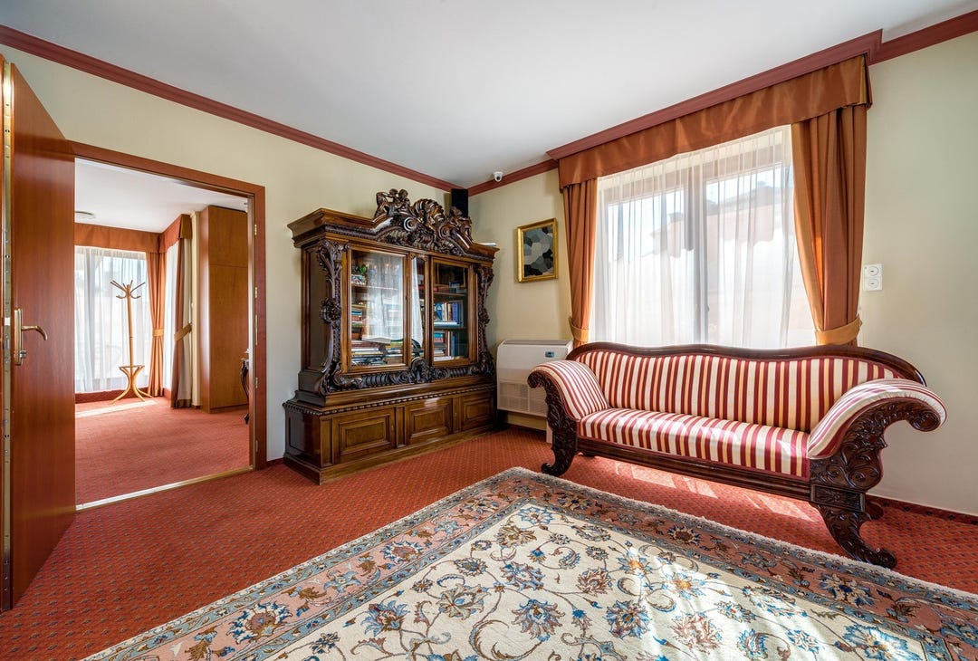 Flat in Budapest, Hungary, 149 m² - picture 1