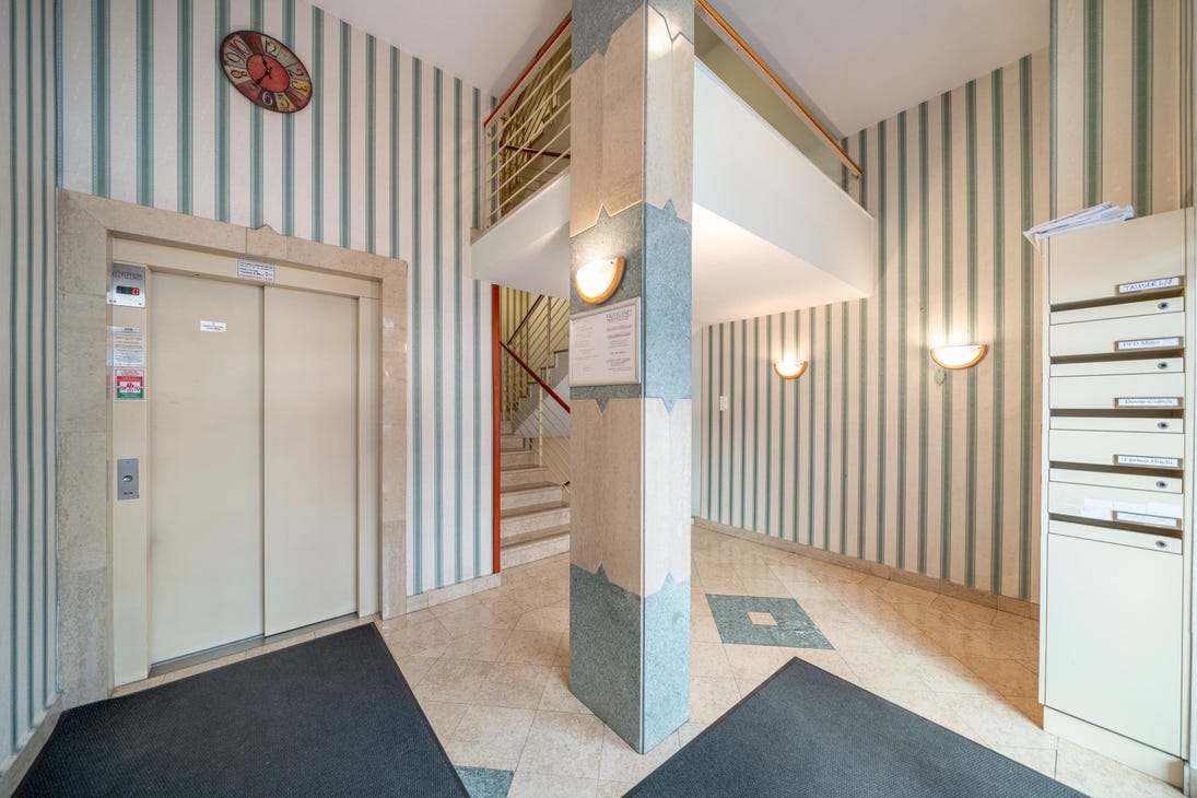 Flat in Budapest, Hungary, 149 m² - picture 2