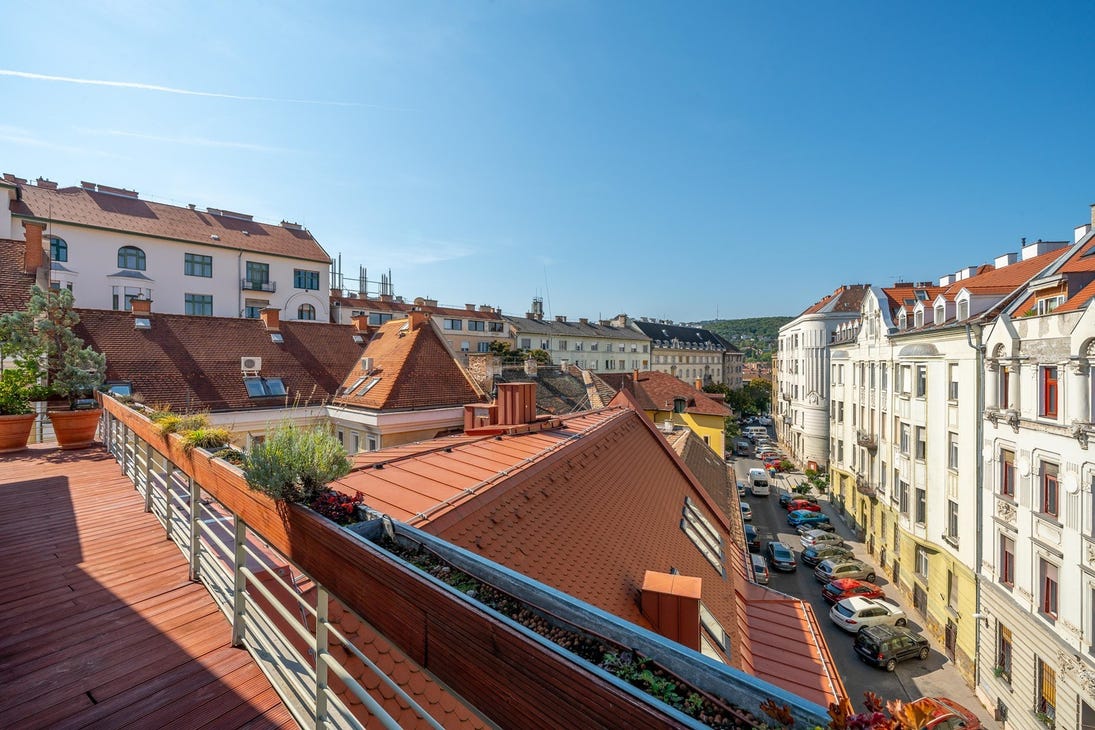 Flat in Budapest, Hungary, 149 m² - picture 3