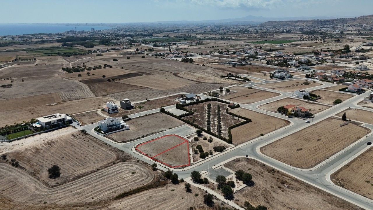 Land in Larnaca, Cyprus, 1 645 m² - picture 3