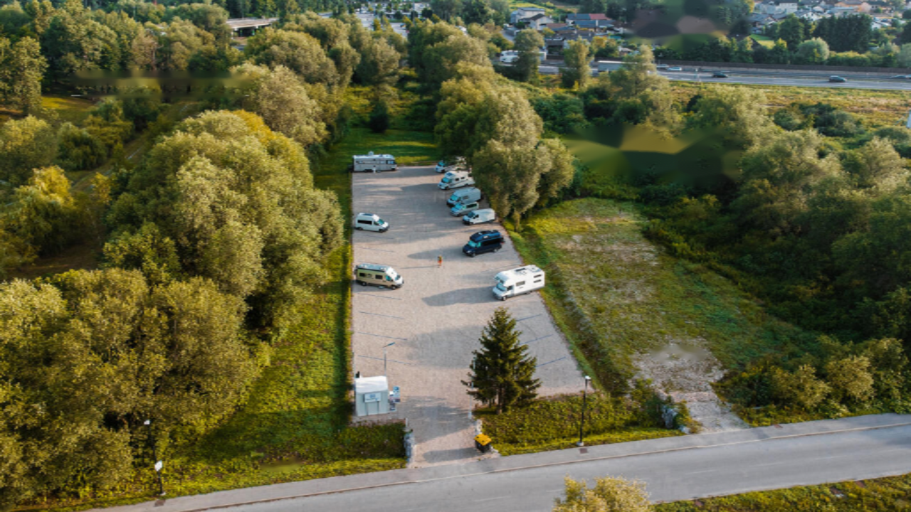 Grundstück in Ljubljana, Slowenien, 4 936 m² - Foto 1