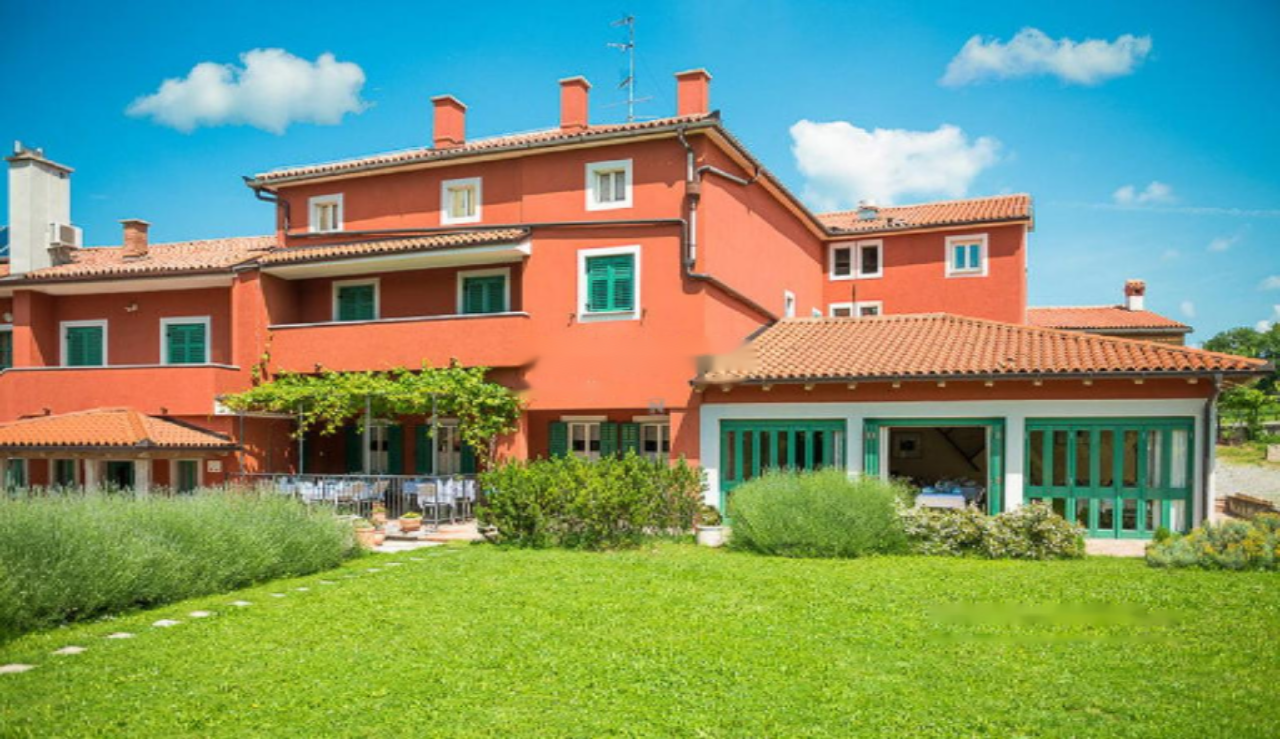 Casa a Celje, Slovenia, 550 m² - foto 1
