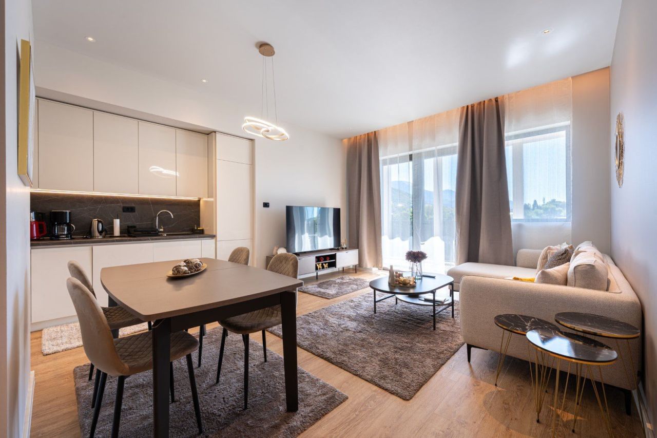 Apartamento en Tivat, Montenegro, 89 m² - imagen 1