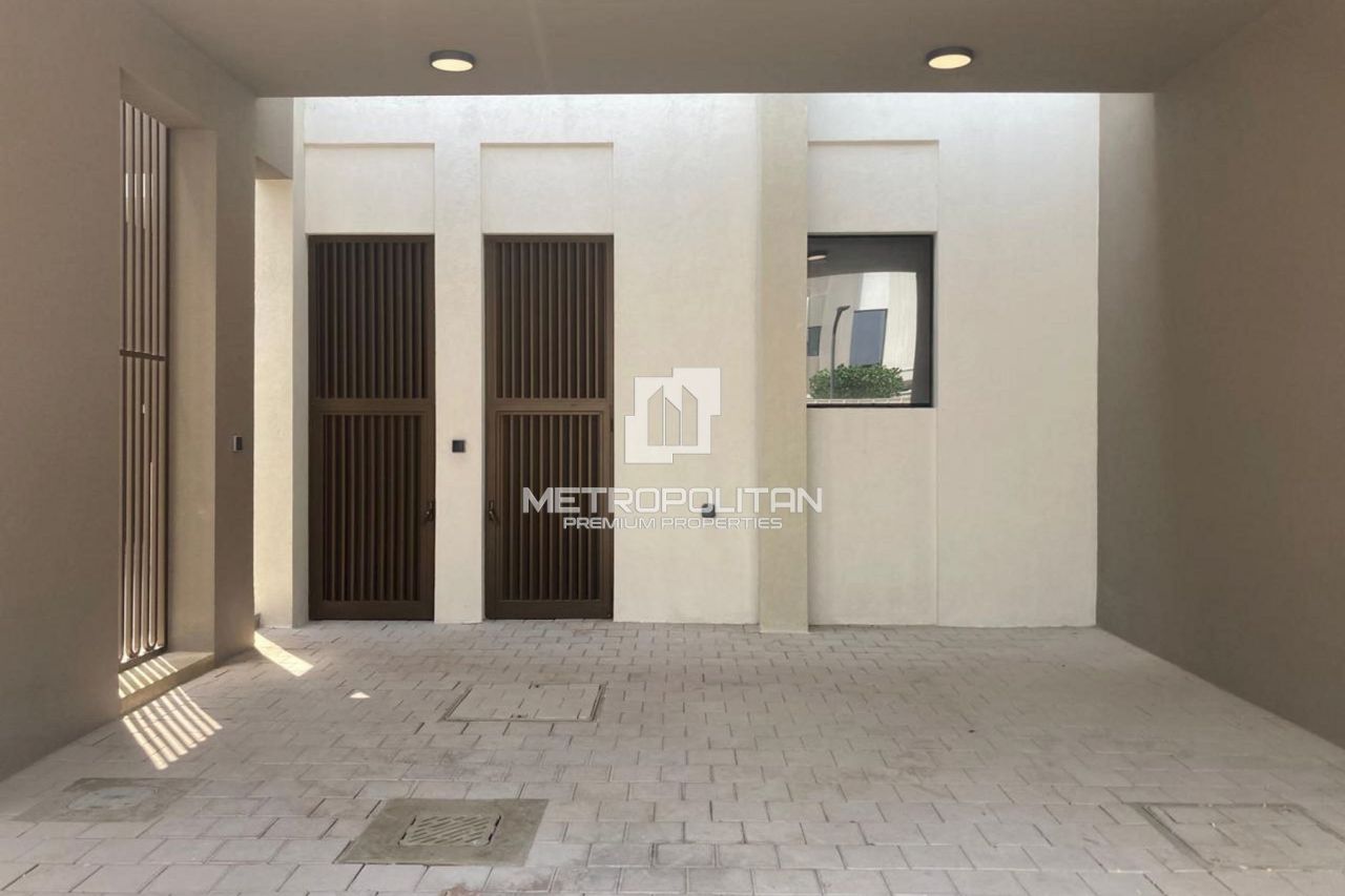 Casa adosada en Dubái, EAU, 185 m² - imagen 2