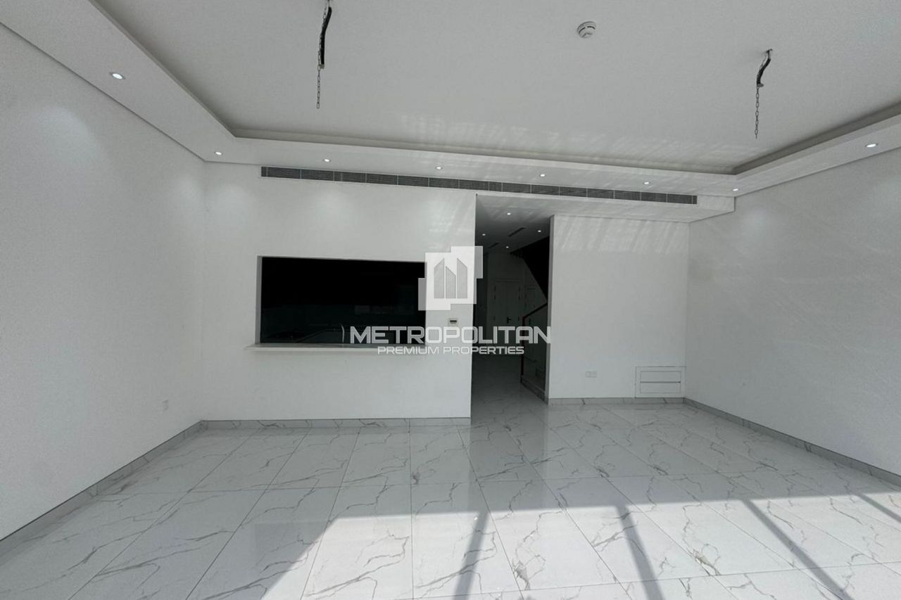 Townhouse in Dubai, UAE, 297 m² - picture 8