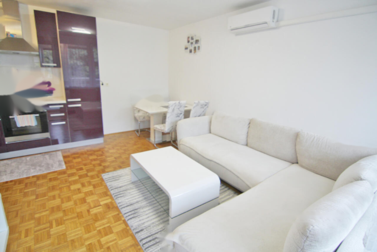 Flat in Ljubljana, Slovenia, 61 m² - picture 1