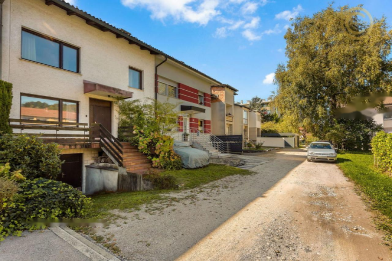 House in Ljubljana, Slovenia, 348 m² - picture 1