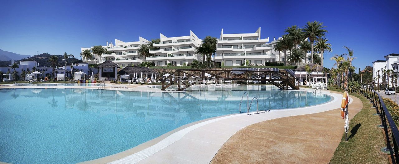 Apartment in Estepona, Spain, 220 m² - picture 1