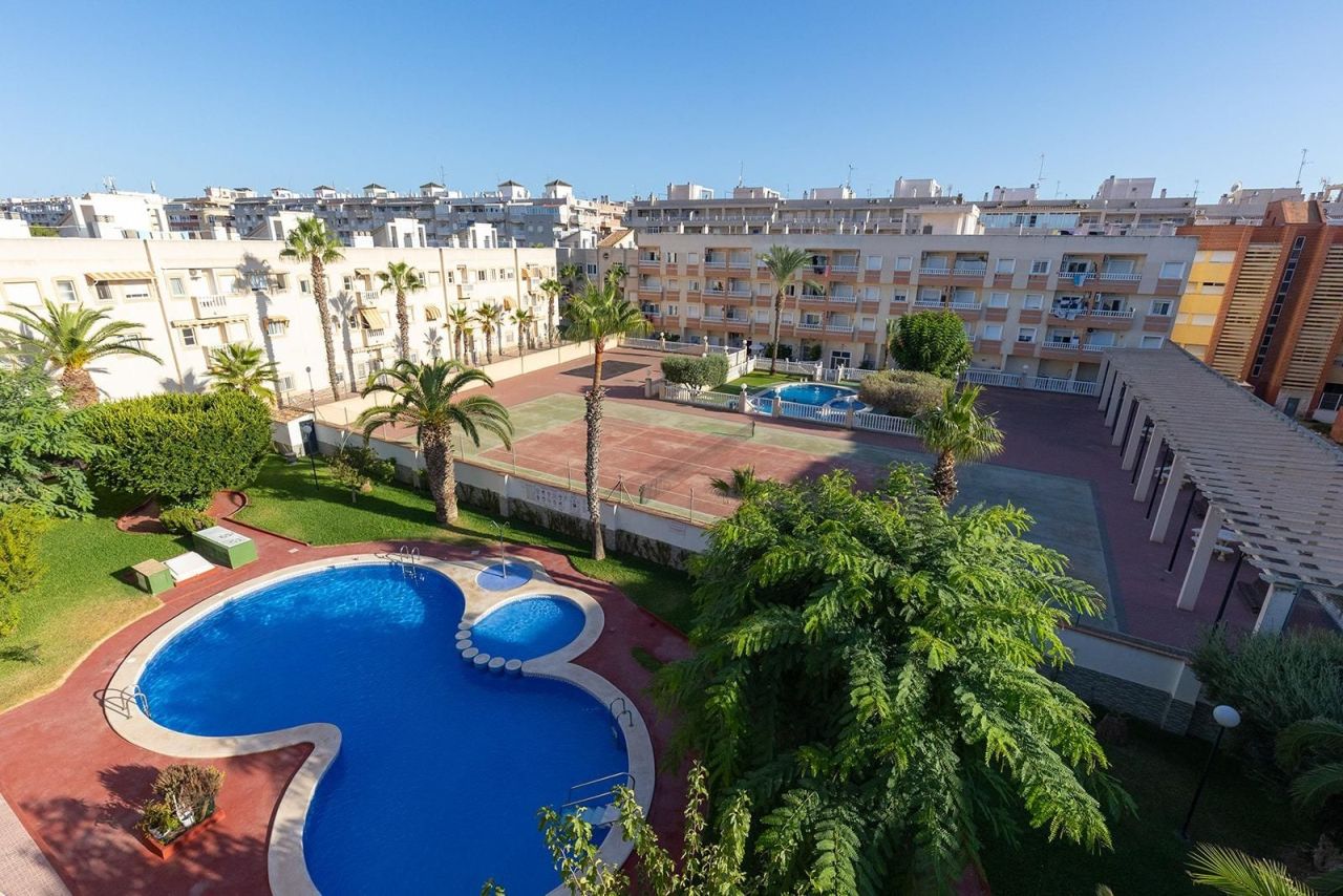 Piso en Torrevieja, España, 51 m² - imagen 1