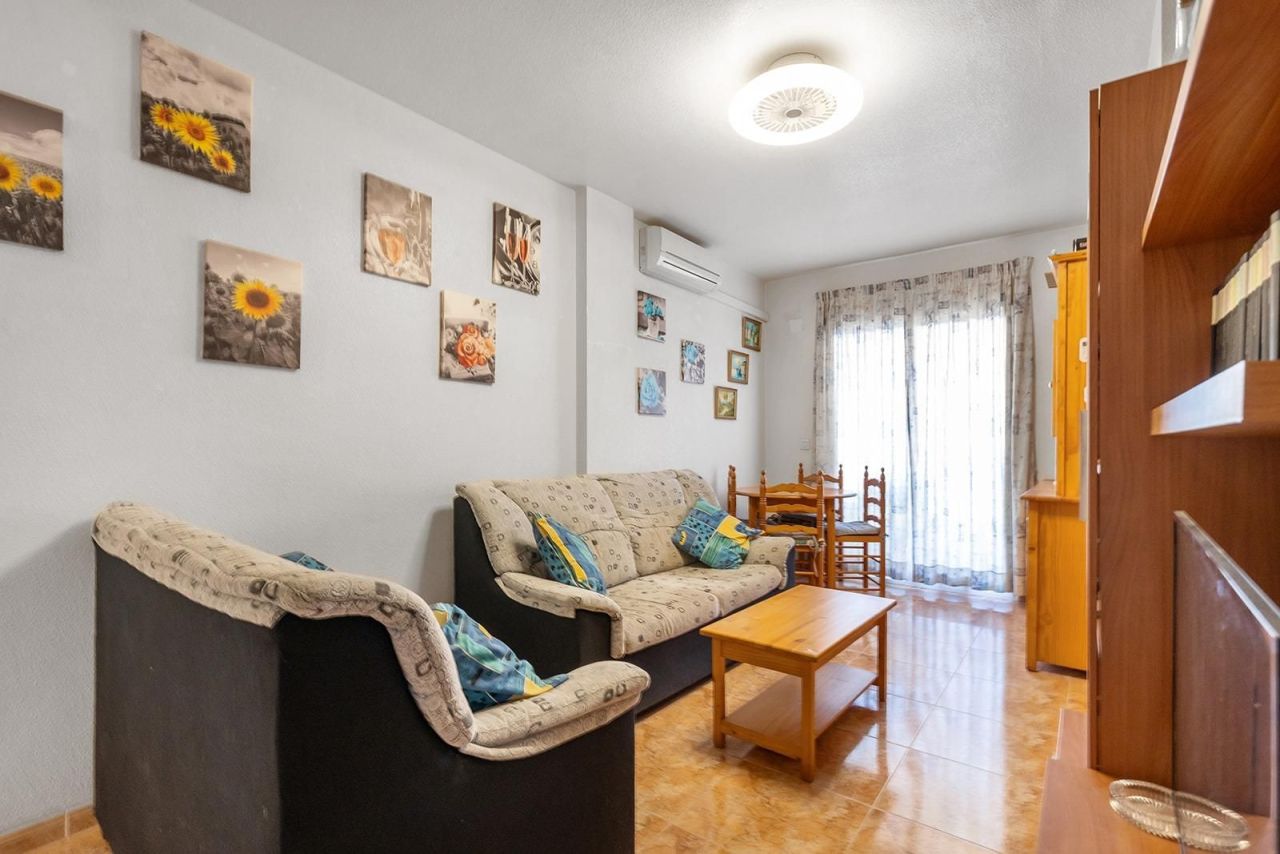 Piso en Torrevieja, España, 58 m² - imagen 1