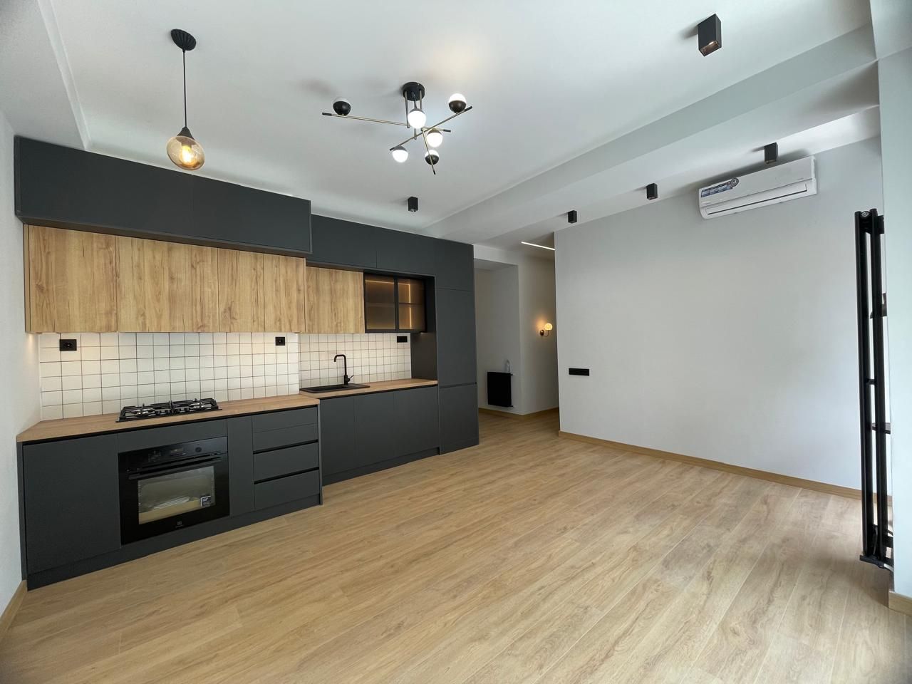 Piso en Tbilisi, Georgia, 71.7 m² - imagen 1
