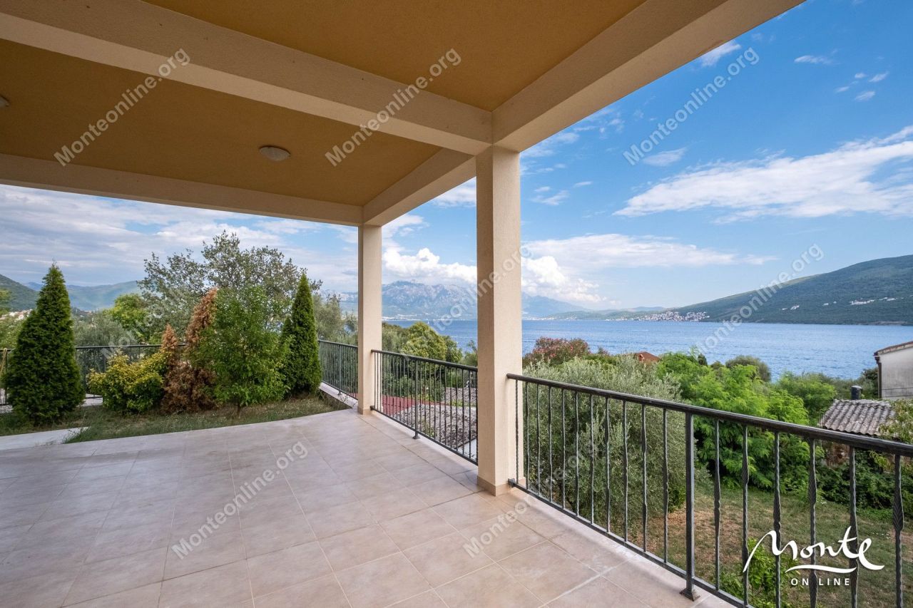 Villa à Dénovici, Monténégro, 247.8 m² - image 1