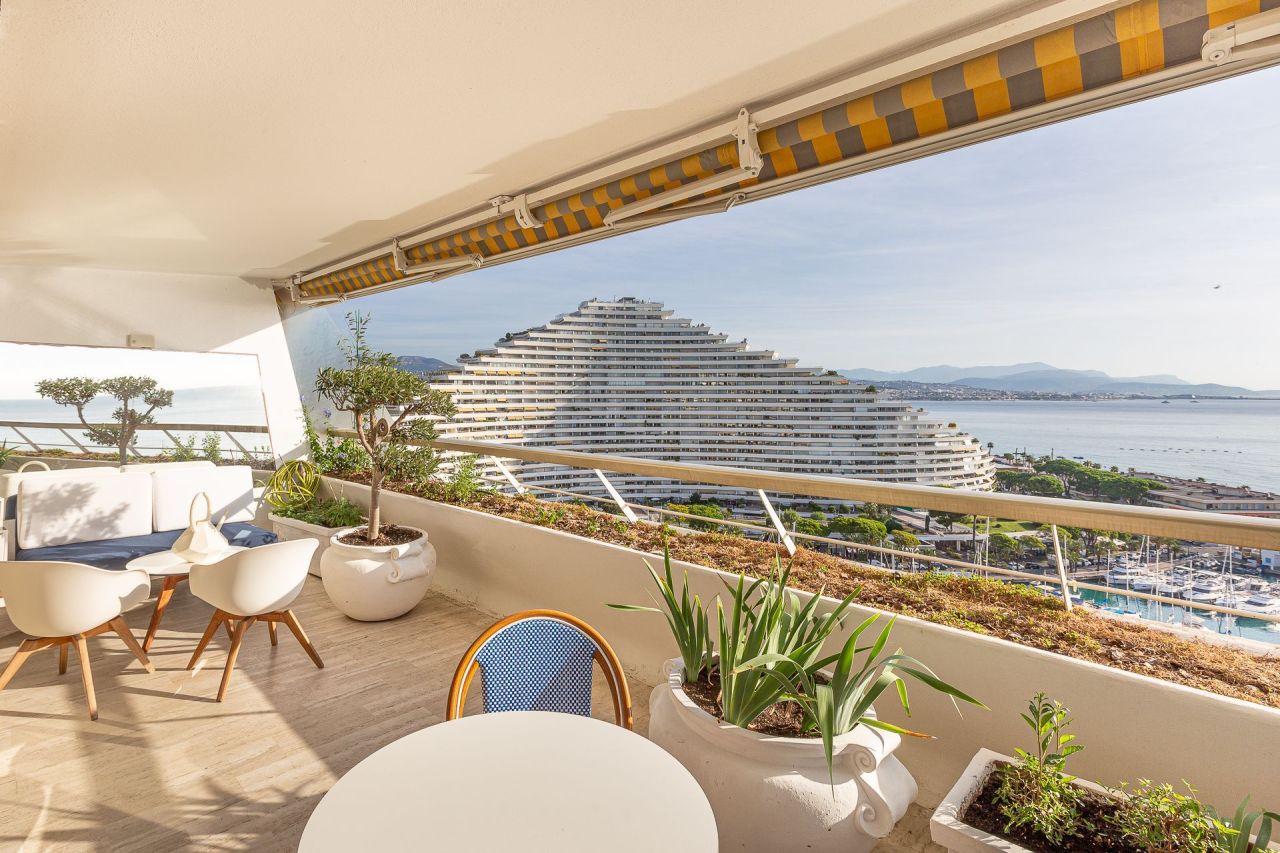 Appartement à Villeneuve-Loubet, France, 96 m² - image 1