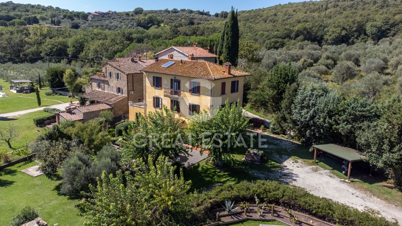 House in Tuoro sul Trasimeno, Italy, 430.35 m² - picture 1
