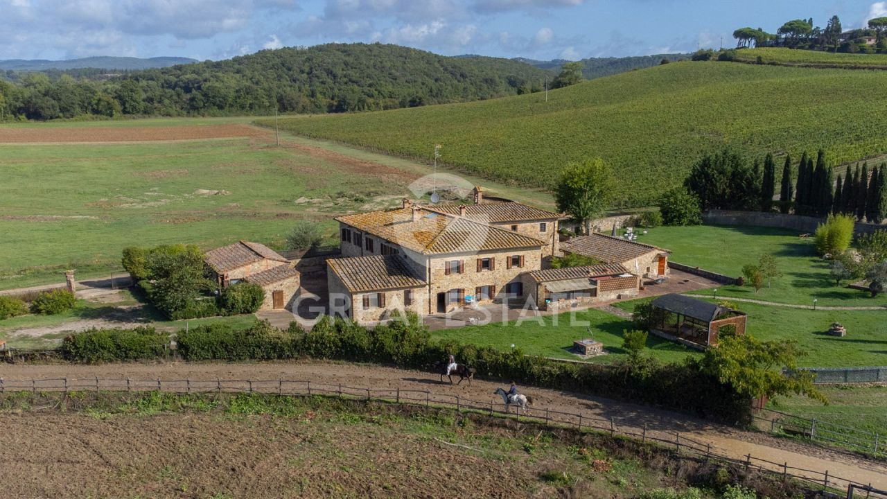 Maison à Castelnuovo, Italie, 1 223.2 m² - image 1