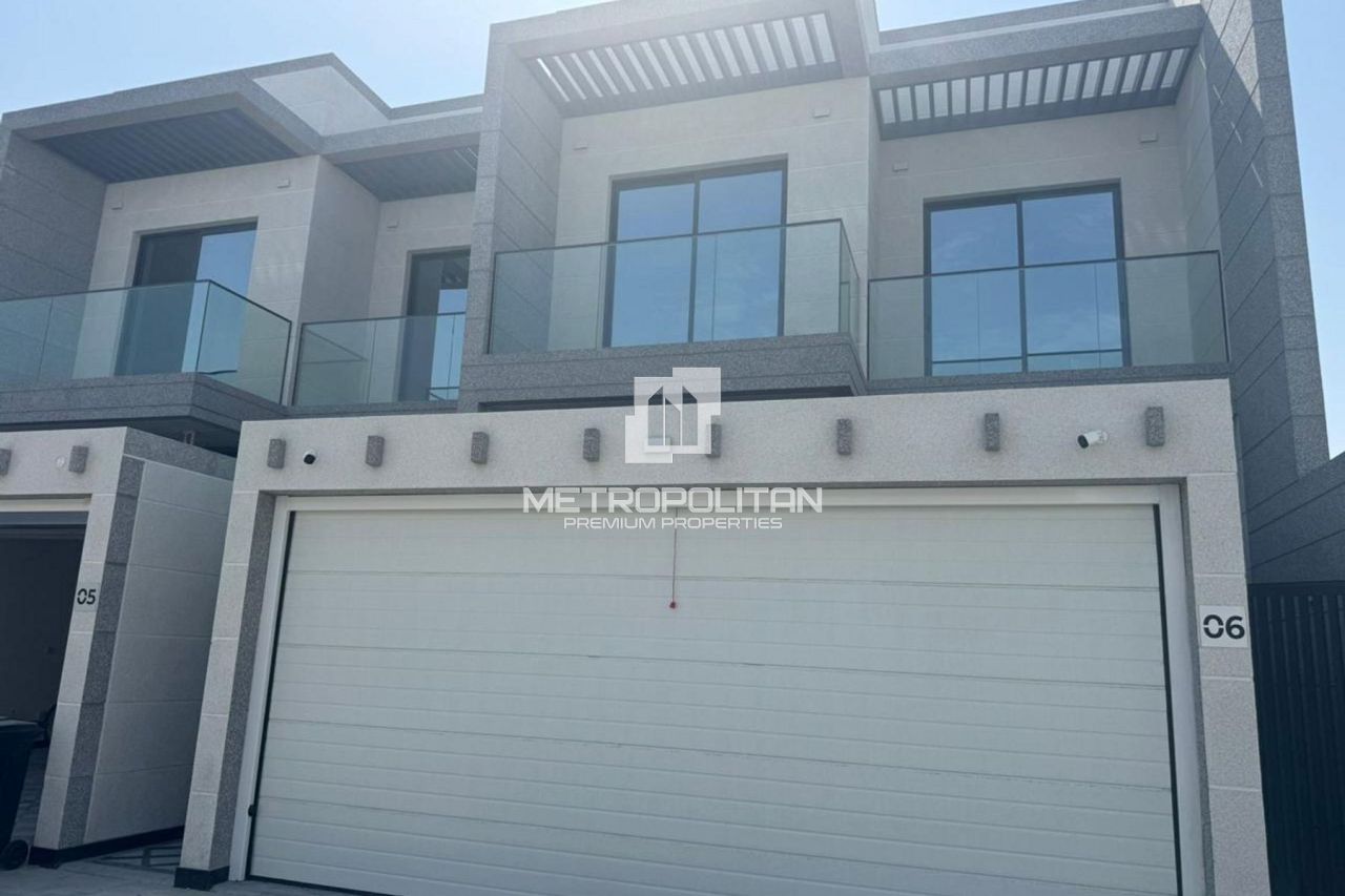 Townhouse in Dubai, UAE, 297 m² - picture 2