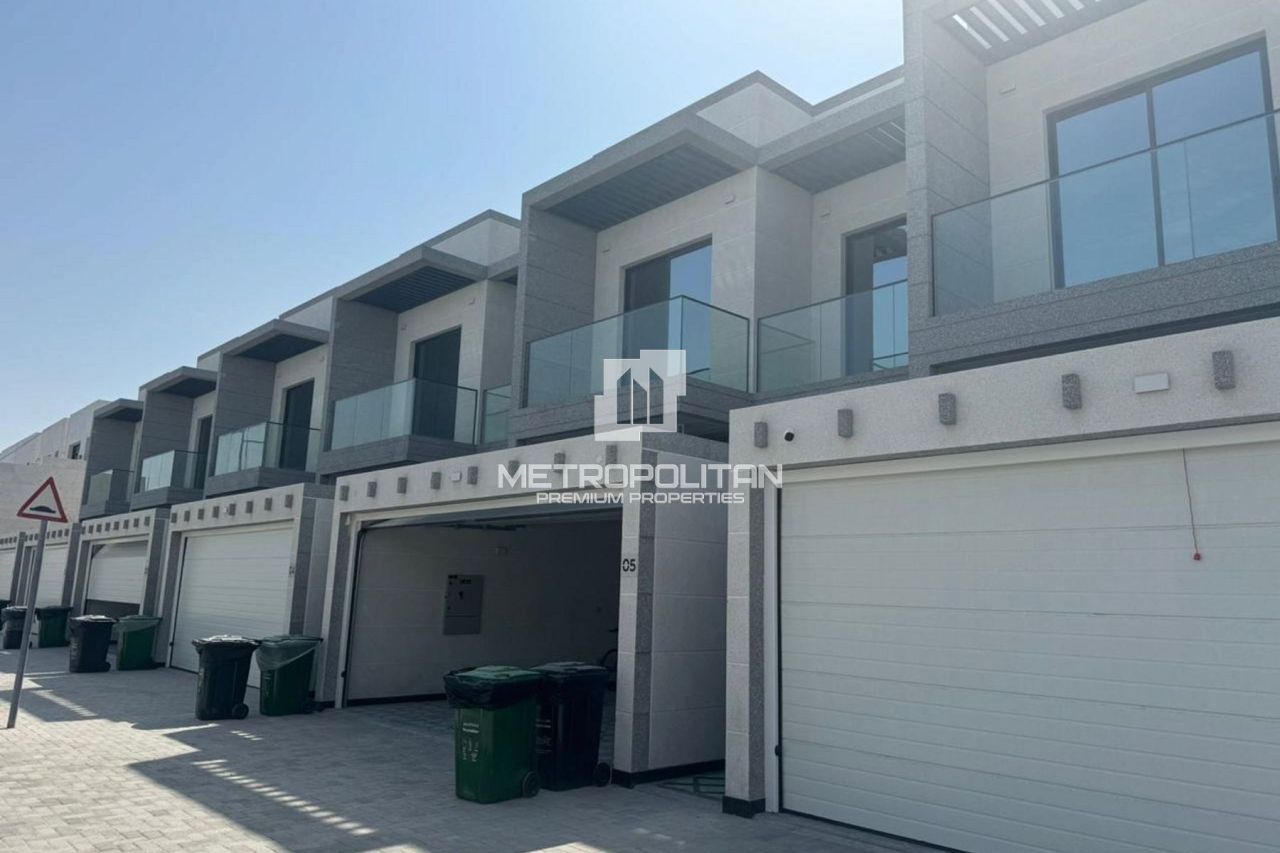 Townhouse in Dubai, UAE, 297 m² - picture 3