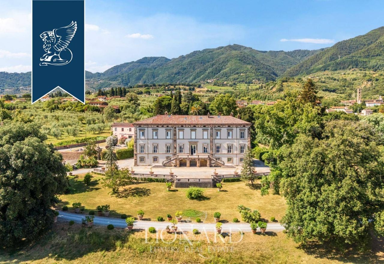 Villa in Capannori, Italy, 3 200 m² - picture 1