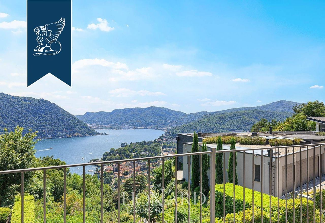 Villa in Cernobbio, Italy, 298 m² - picture 1