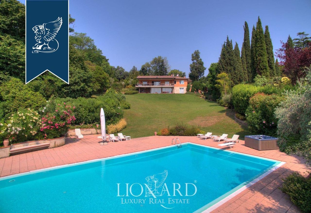 Villa in Manerba del Garda, Italien, 750 m² - Foto 1