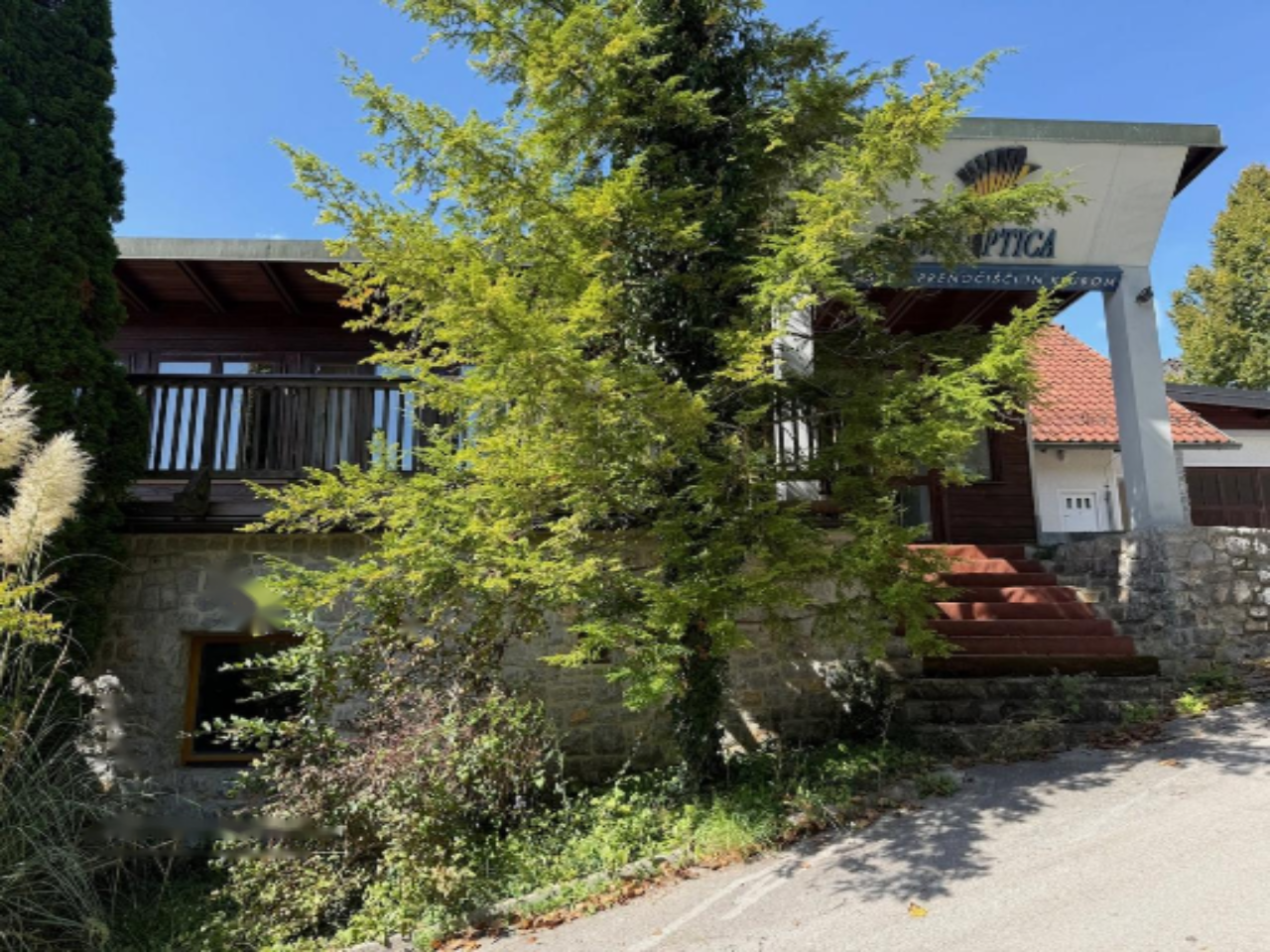Oficina en Liubliana, Eslovenia, 800 m² - imagen 1