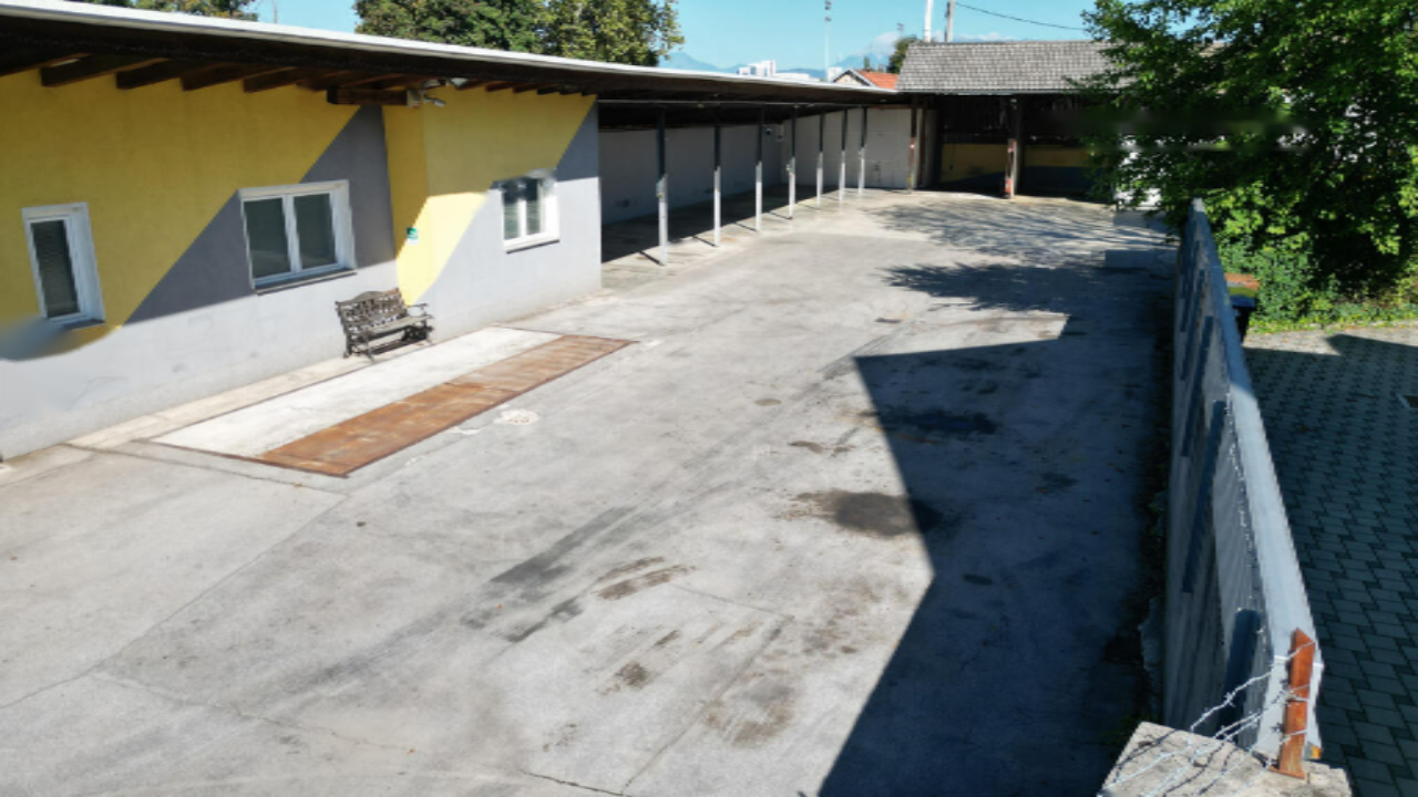 Oficina en Liubliana, Eslovenia, 350 m² - imagen 1