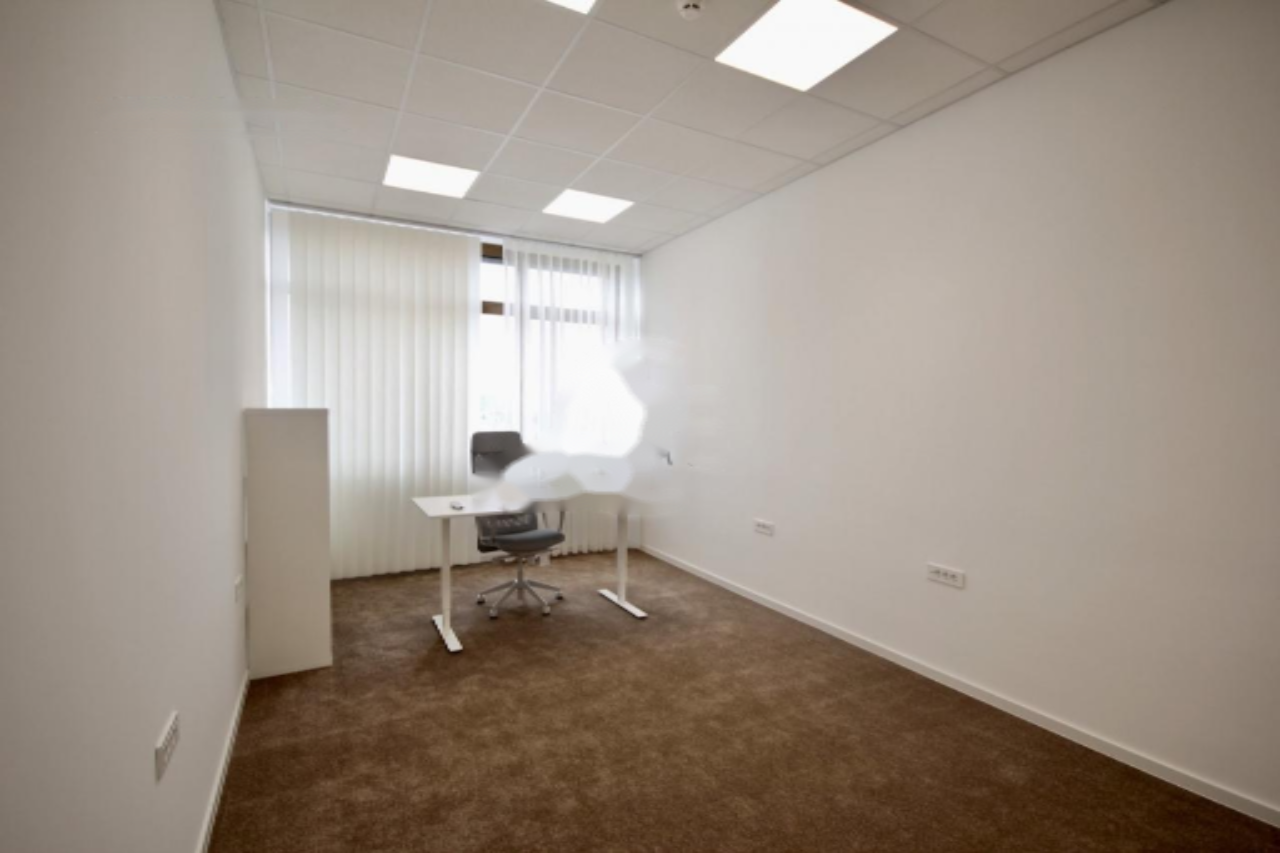 Oficina en Liubliana, Eslovenia, 28 m² - imagen 2