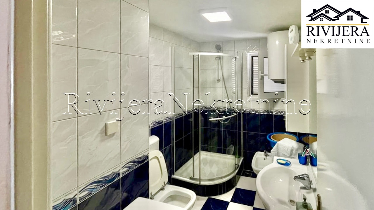 Appartamento a Dobrota, Montenegro, 64 m² - foto 2