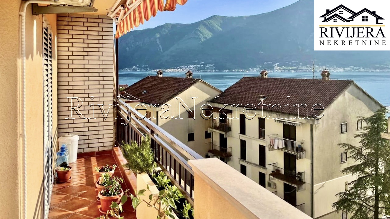 Appartamento a Dobrota, Montenegro, 64 m² - foto 1