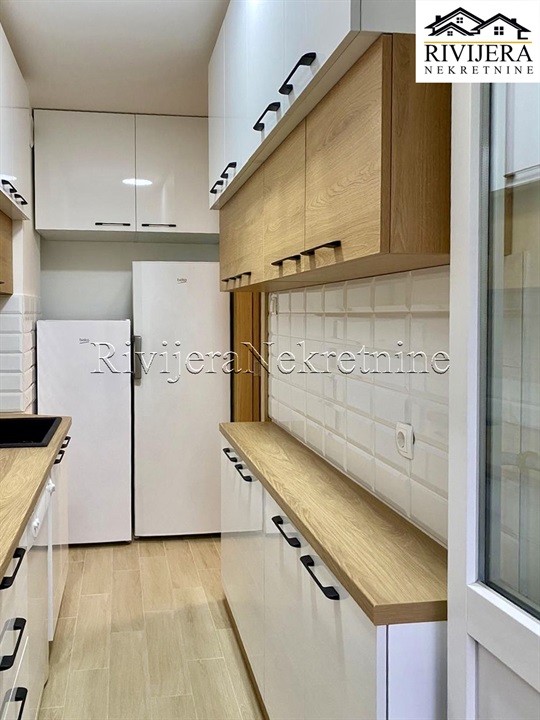 Flat in Tivat, Montenegro, 64 m² - picture 9