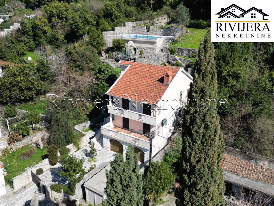 Villa a Tivat, Montenegro, 245 m² - foto 1