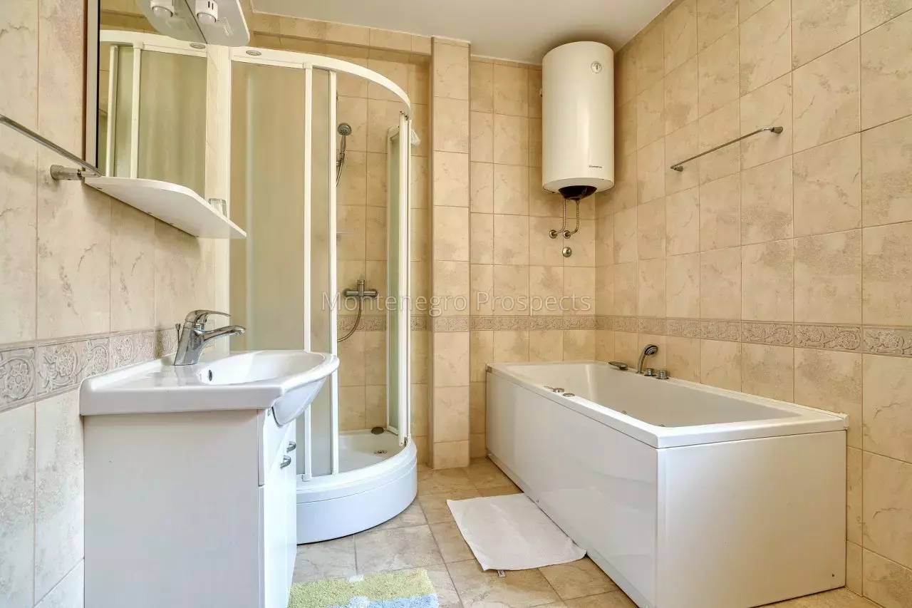 House in Tivat, Montenegro, 546 m² - picture 9