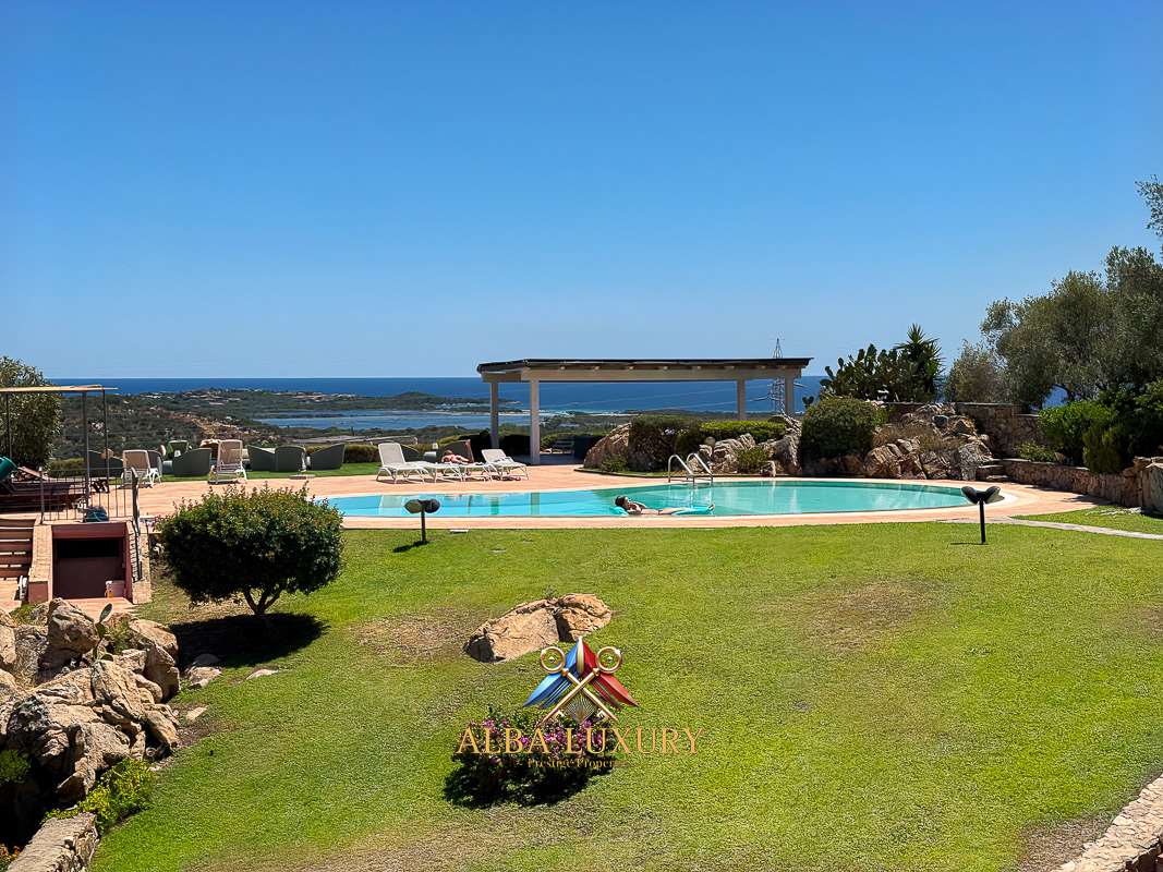 Villa à San Teodoro, Italie, 400 m² - image 1
