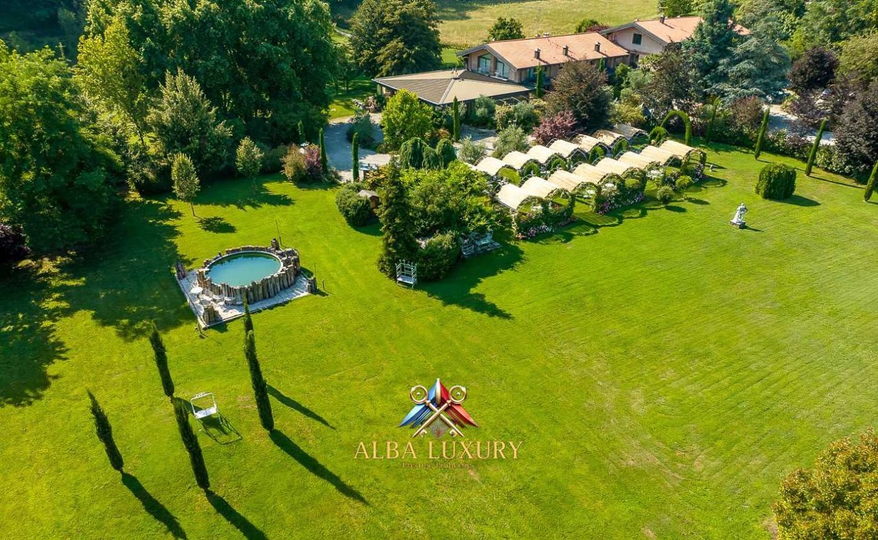 Villa en Varese, Italia, 2 500 m² - imagen 1