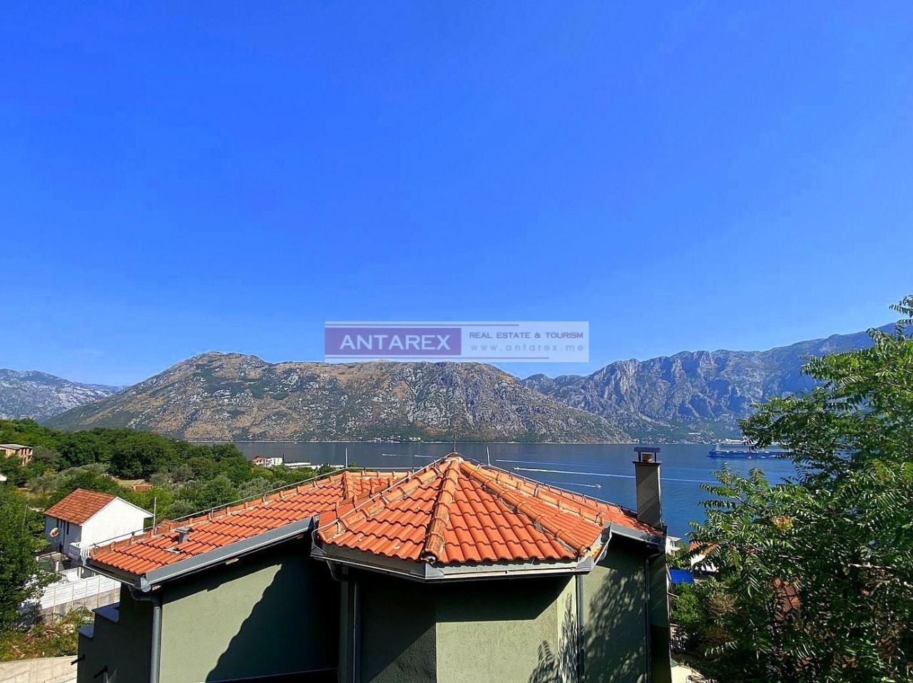 Apartment in Prcanj, Montenegro, 56 m² - picture 2