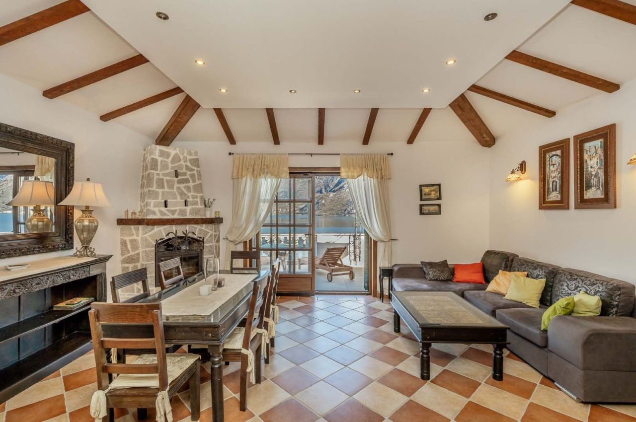 Apartment in Kostanjica, Montenegro, 92 m² - picture 1