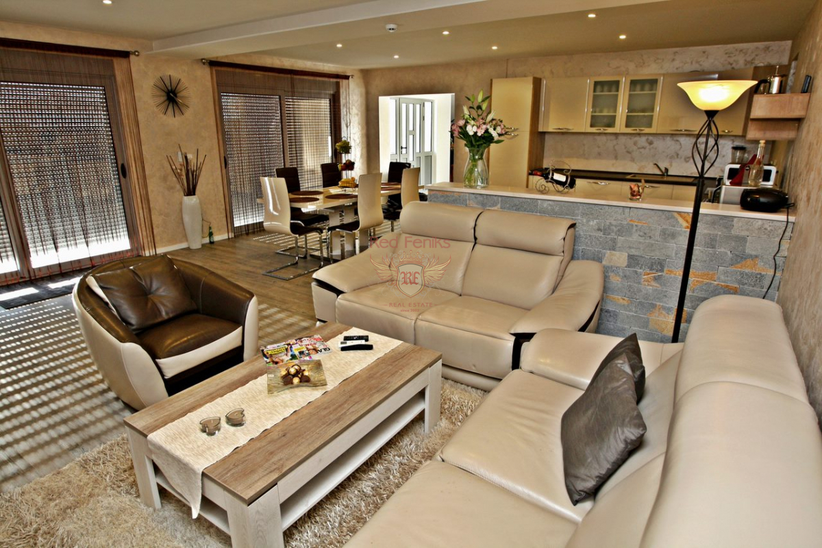 Casa en Budva, Montenegro, 153 m² - imagen 1