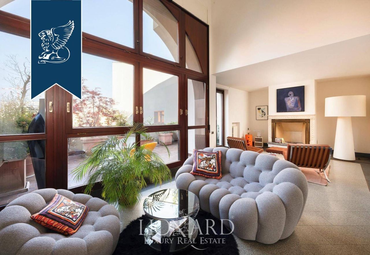 Apartamento en Monza, Italia, 325 m² - imagen 1