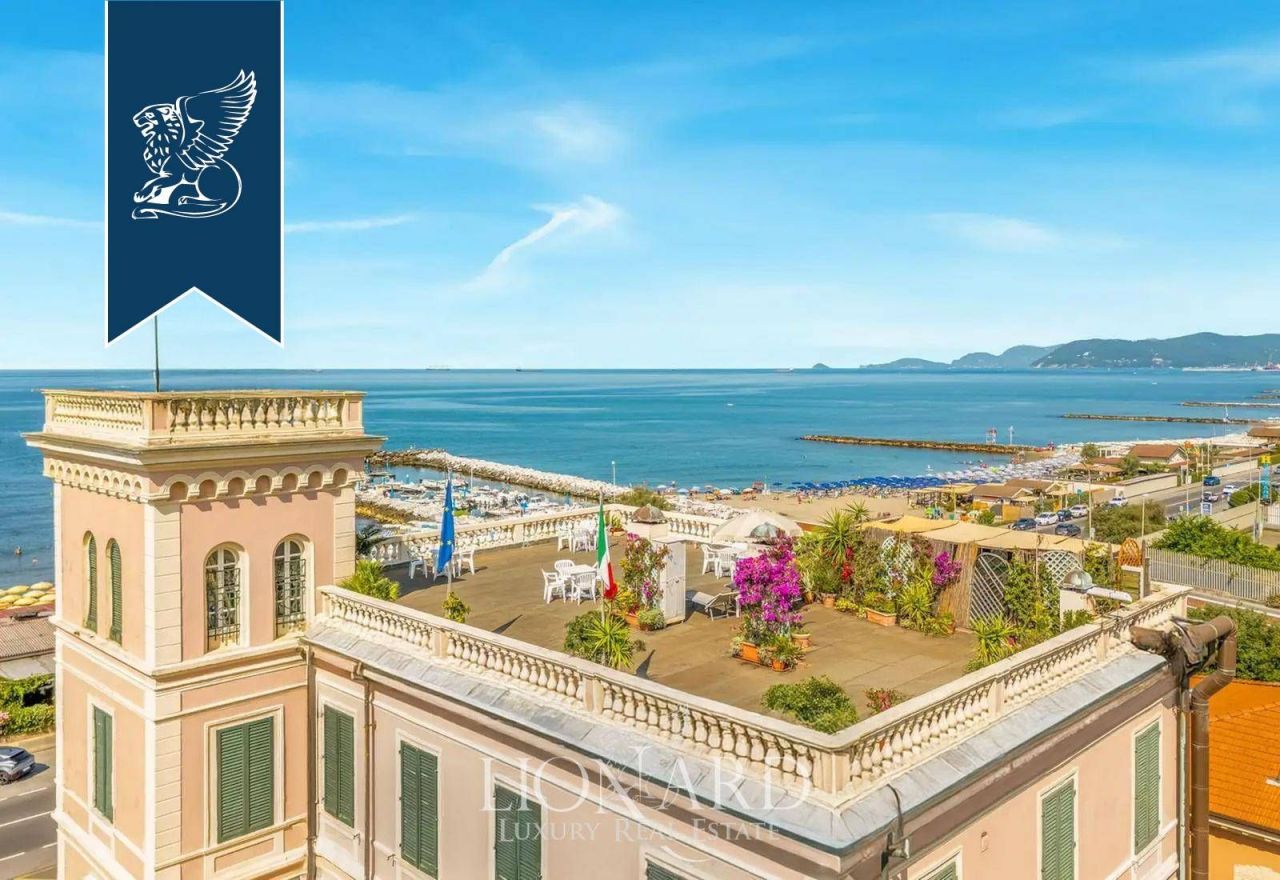 Hotel in Massa, Italien, 1 869 m² - Foto 1
