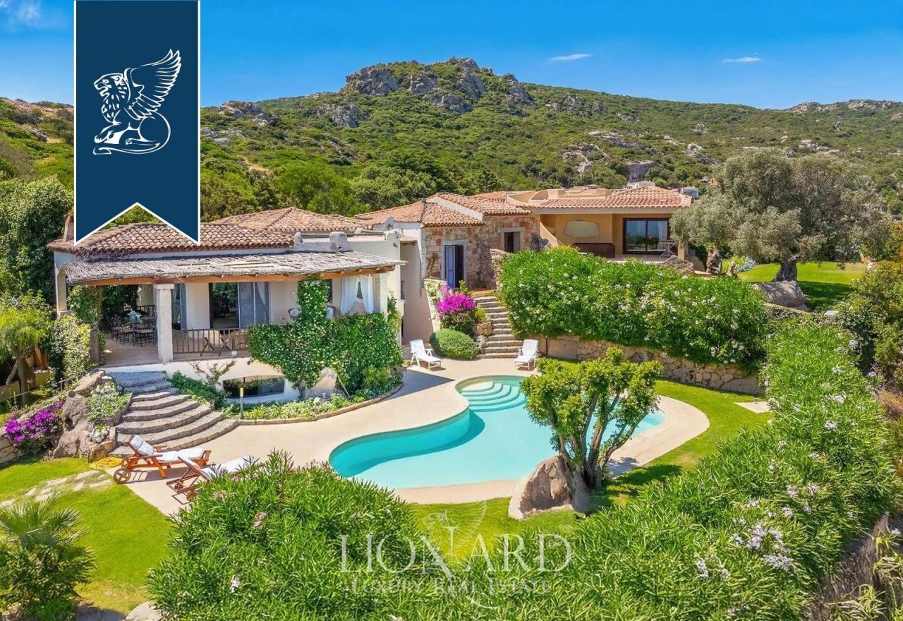 Villa in Porto Cervo, Italien, 330 m² - Foto 1