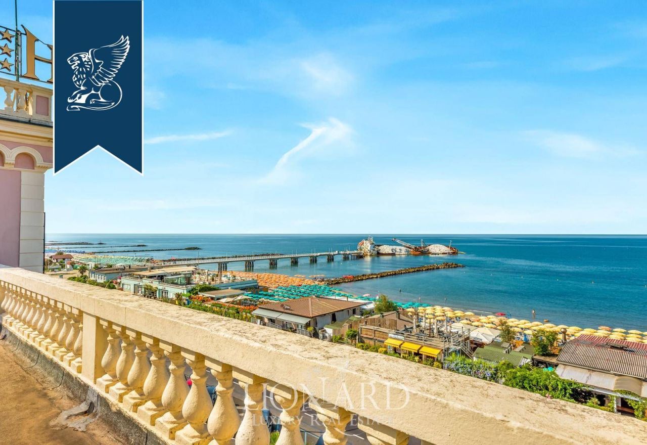 Hotel in Massa, Italy, 1 869 m² - picture 2