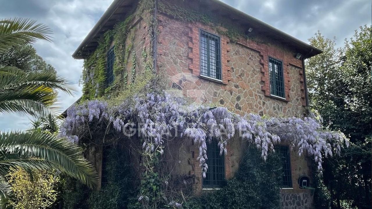 Casa en Roma, Italia, 271.8 m² - imagen 1